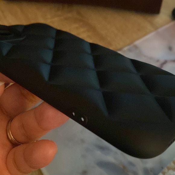 NWOT quilted silicone phone case 11 pro max - Picture 3 of 5